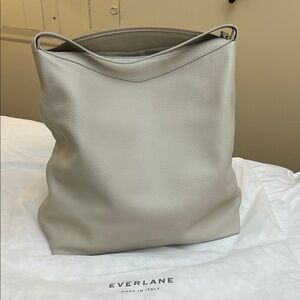NEW Everlane Women's Light Gray Pebble Leather Shoulder Bag